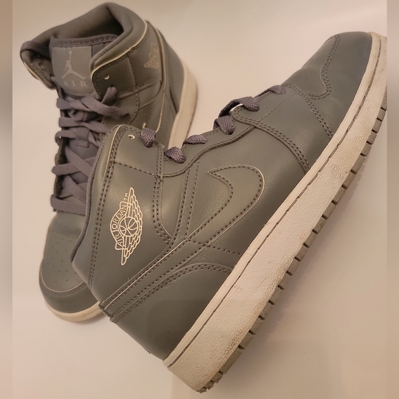 🟡NIKE Air Jordan 1 Retro Mid GS (6.5Y, 'Cool Grey Wolf Grey') - Picture 1 of 11